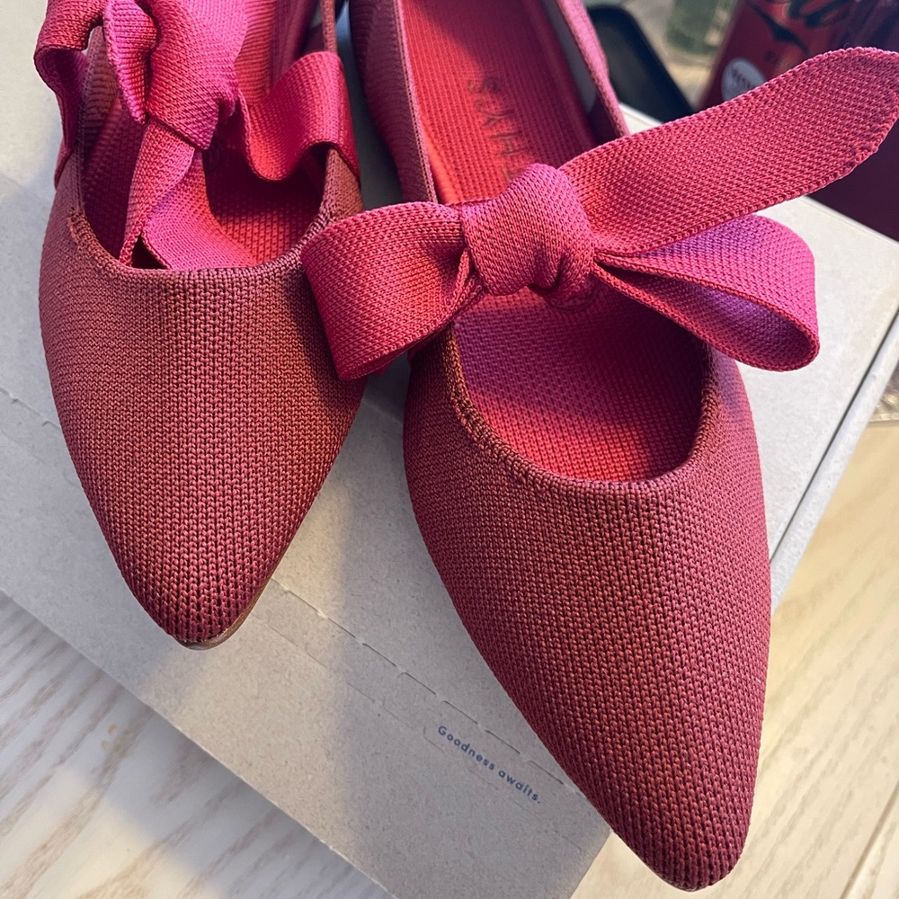 🎀 NEW IN BOX 🎀 Retired Rothys Cinnamon Mary Janes